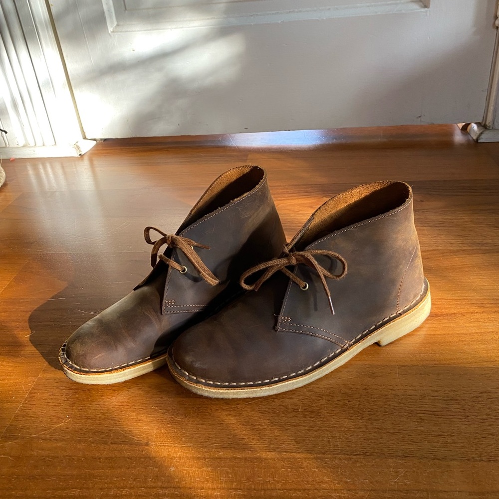 Like New Clarks Womens Desert Boots (Beeswax)